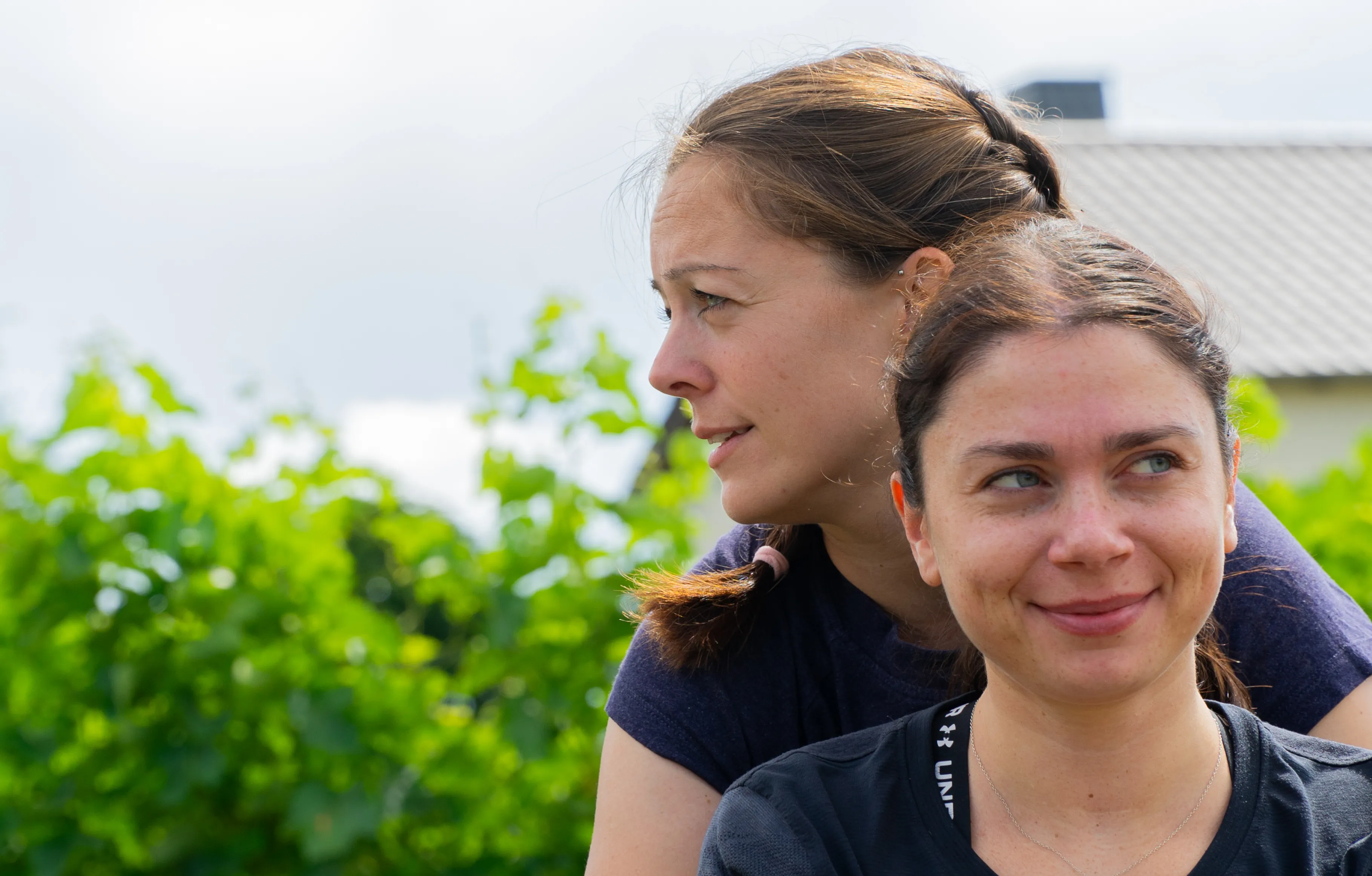 Melanie und Teilnehmerin beim Power Yoga im Weingut Pfannebecker in Worms
